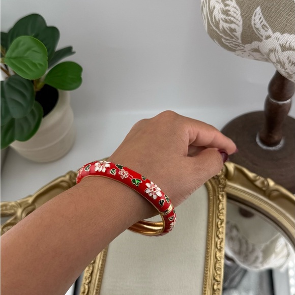 Red Floral Enamel Bangle Bracelet – Vintage Style Hinged Cuff - Picture 8 of 11